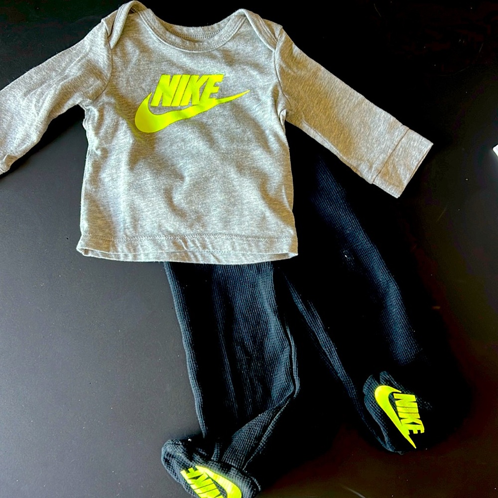 Nike ✨✨Toddler Gray and Neon Yellow Top with Black Pants